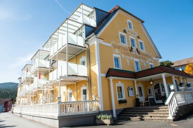 Hotel aussen Sommer